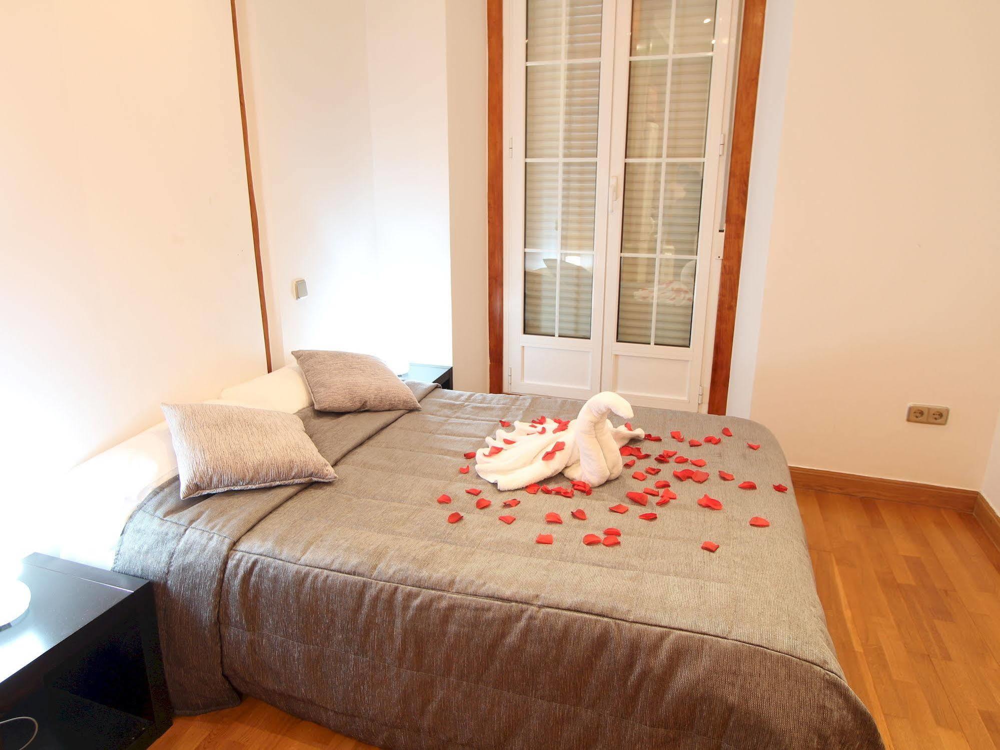 Apartamentos Good Stay Prado Madrid Extérieur photo